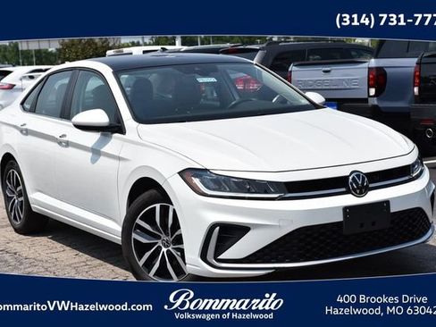 Certified 2025 Volkswagen Jetta SE w/ Sunroof Package FWD image 1