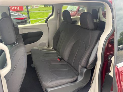 Used 2018 Chrysler Pacifica L FWD image 15