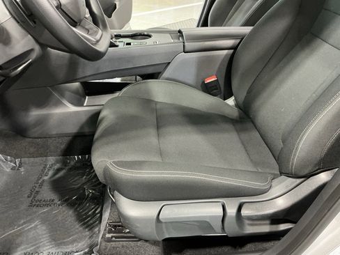 Used 2025 Nissan Rogue S image 16