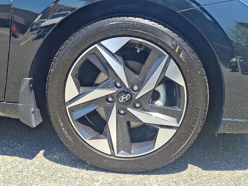 Certified 2023 Hyundai Elantra Limited FWD image 27