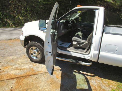 Used 2005 Ford F250 XL AWD/4WD image 11