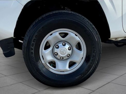 Used 2022 Toyota Tacoma SR image 10