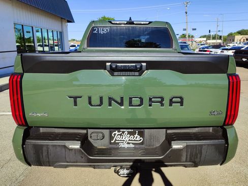 Used 2022 Toyota Tundra SR5 w/ SR5 Convenience Package AWD/4WD image 6
