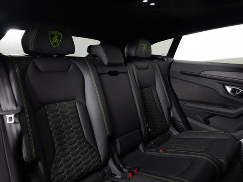 Used 2021 Lamborghini Urus AWD/4WD image 36