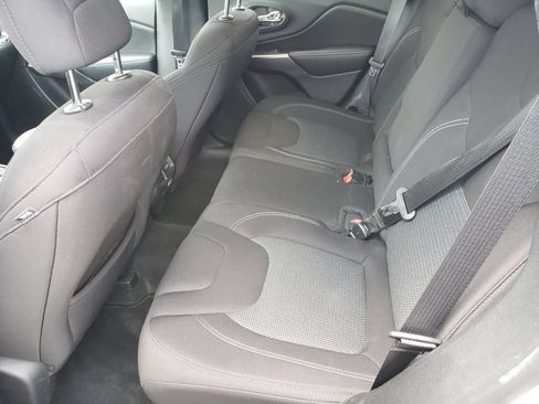 Used 2019 Jeep Cherokee Latitude w/ Popular Appearance Group AWD/4WD image 10
