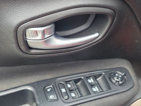 Used 2016 Jeep Renegade Latitude AWD/4WD image 20