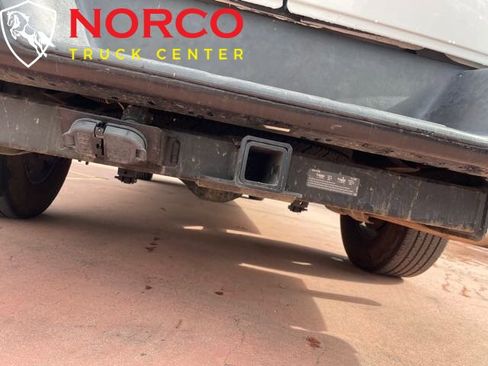 Used 2018 Chevrolet Express 3500 Extended w/ Driver Convenience Package image 8