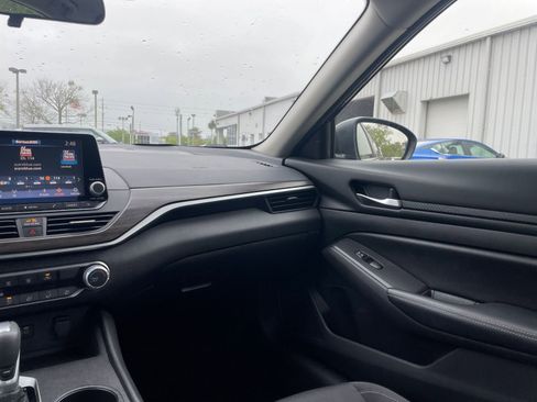 Used 2025 Nissan Altima 2.5 SV image 34