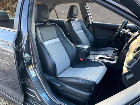 Used 2014 Toyota Camry SE image 4