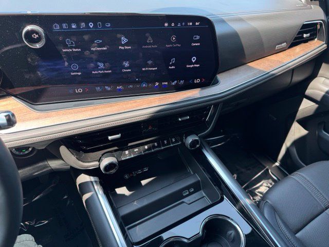 Used 2025 Chevrolet Suburban High Country AWD/4WD image 16