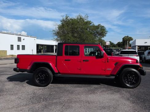 Used 2023 Jeep Gladiator Overland AWD/4WD image 3