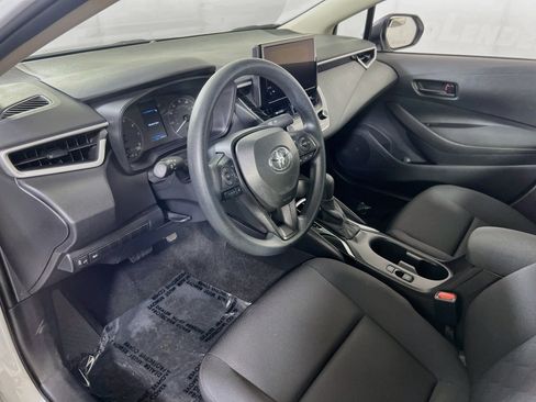 Used 2025 Toyota Corolla LE FWD image 9