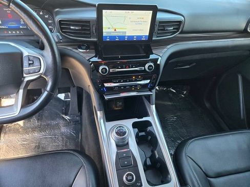 Used 2022 Ford Explorer Limited w/ Equipment Group 301A AWD/4WD image 17
