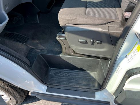 Used 2016 Ford Transit 150 XLT image 16