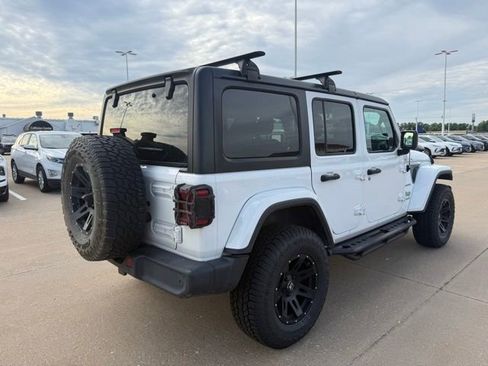 Used 2018 Jeep Wrangler Unlimited Sahara w/ LED Lighting Group AWD/4WD image 3
