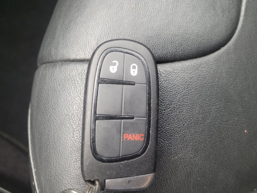 Used 2018 Jeep Cherokee Limited FWD image 32