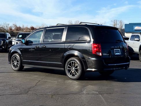 Used 2016 Dodge Grand Caravan R/T image 5
