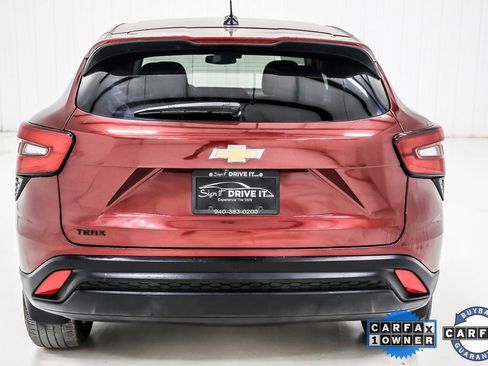 Used 2025 Chevrolet Trax LS w/ LS Convenience Package image 9