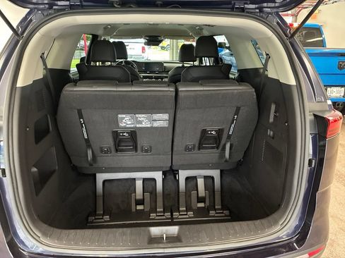 Used 2023 Kia Carnival LX FWD image 28