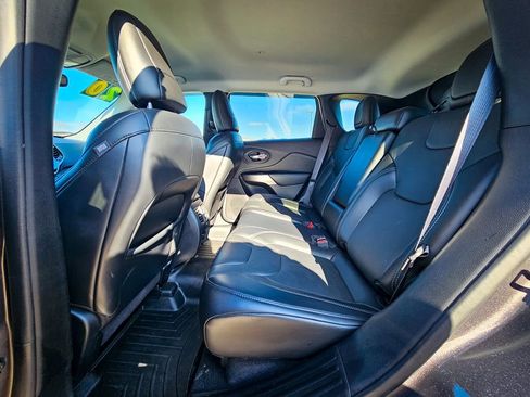 Used 2020 Jeep Cherokee Limited image 30