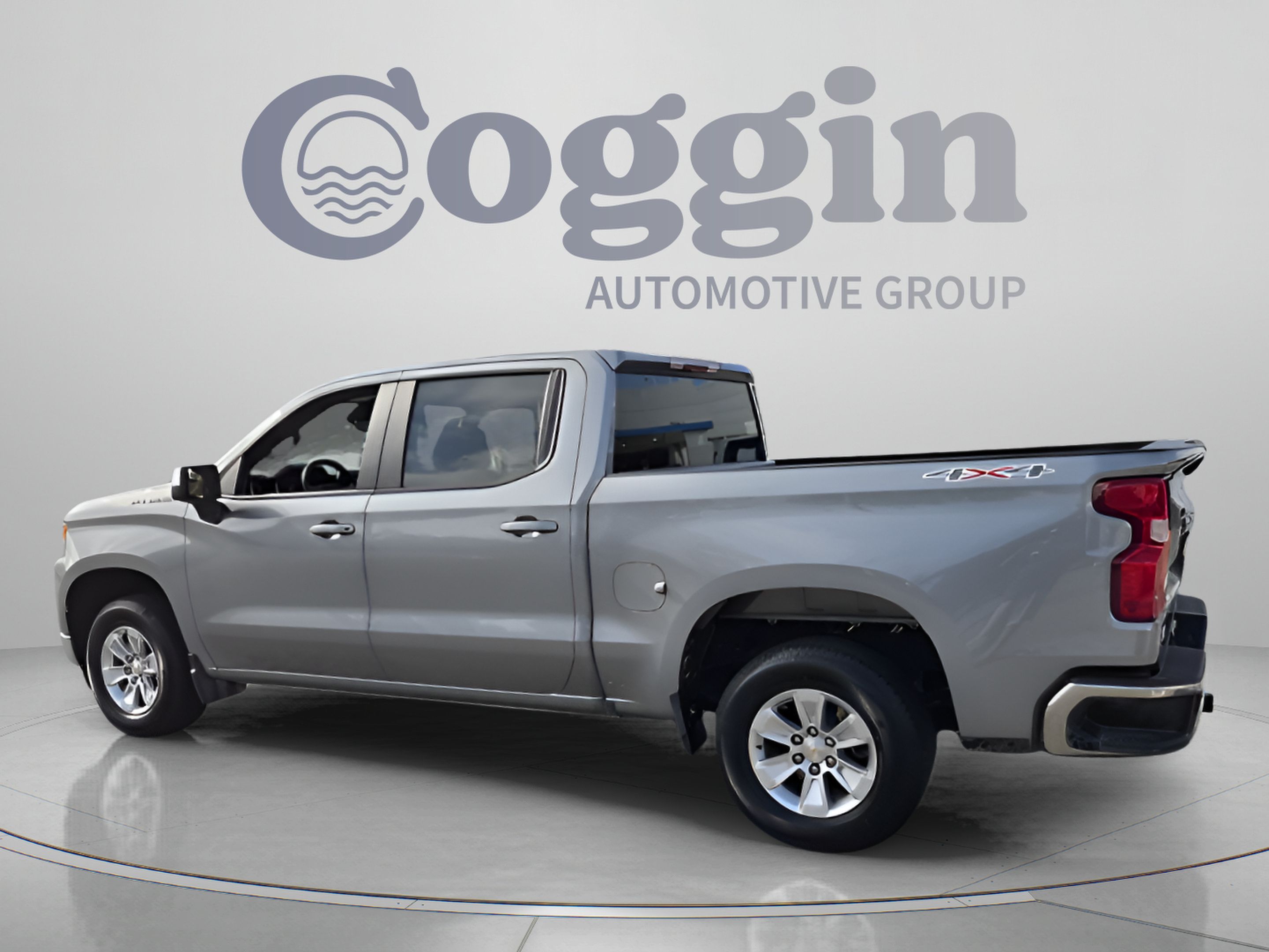 Used 2025 Chevrolet Silverado 1500 LT AWD/4WD image 3