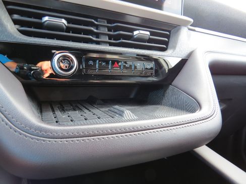 Used 2025 Ford Explorer Platinum RWD image 19