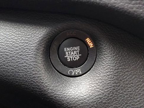 Used 2021 Jeep Cherokee Latitude Lux w/ Comfort/Convenience Group image 18