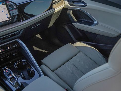 New 2025 Audi Q5 Premium Plus image 24