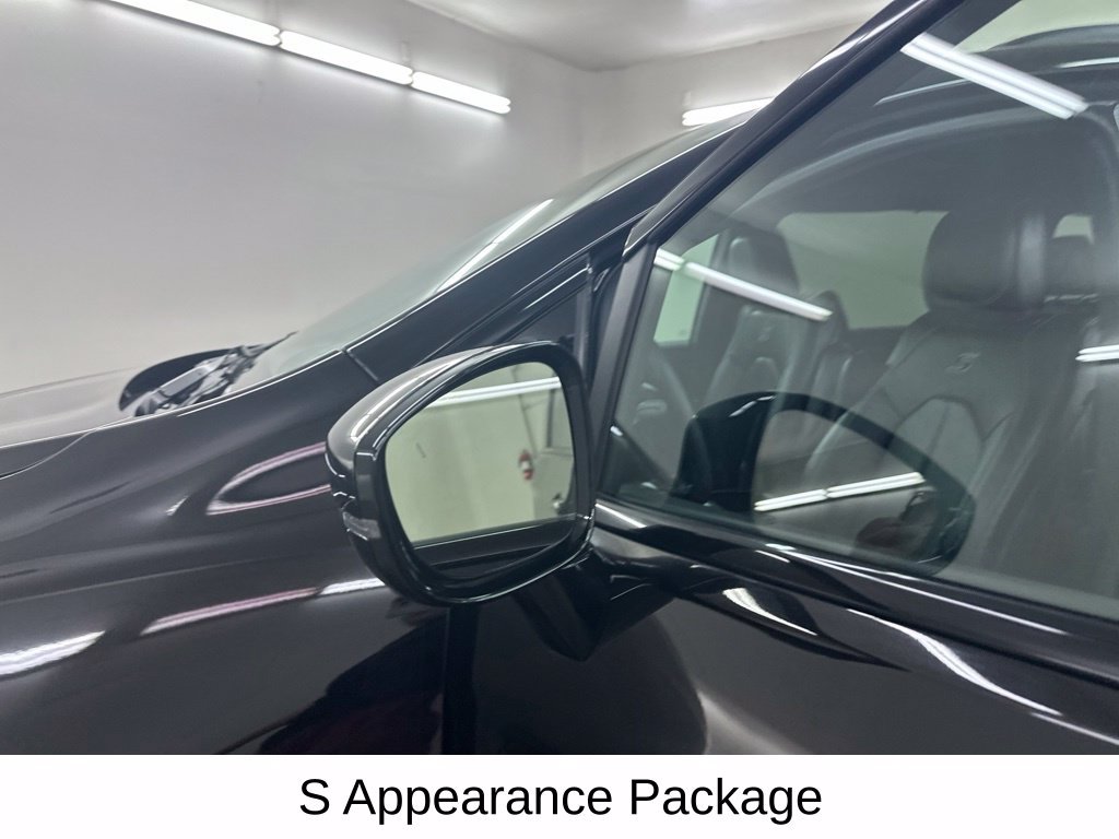 Used 2024 Chrysler Pacifica Touring-L w/ S Appearance Package AWD/4WD image 18