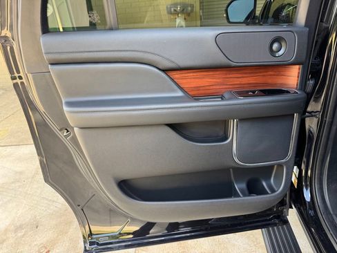 Used 2020 Lincoln Navigator L Reserve w/ Equipment Group 201A Reserve AWD/4WD image 29