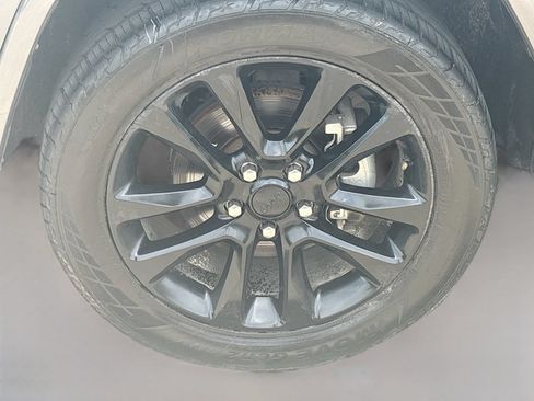 Used 2020 Jeep Grand Cherokee Altitude RWD image 31