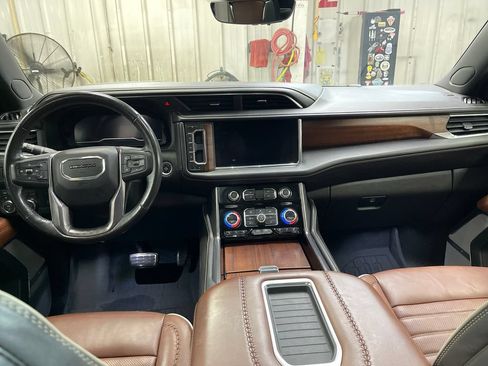 Used 2023 GMC Yukon XL Denali Ultimate AWD/4WD image 18