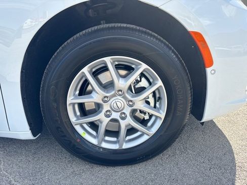 New 2026 Chrysler Pacifica Select image 26