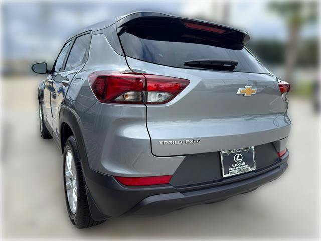 Used 2024 Chevrolet TrailBlazer LS w/ LPO, Blackout Package FWD image 5