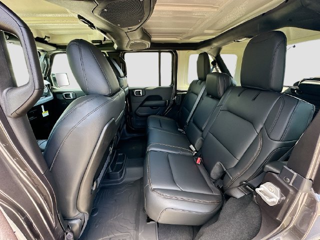 New 2026 Jeep Wrangler Unlimited Sahara AWD/4WD image 18