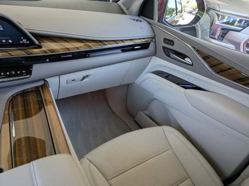 Used 2021 Cadillac Escalade Premium Luxury Platinum image 16