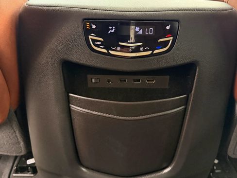 Used 2019 Cadillac Escalade Premium Luxury AWD/4WD image 22