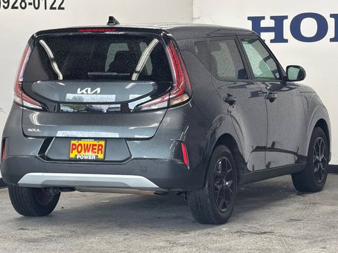 Used 2023 Kia Soul LX w/ LX Technology Package FWD image 3