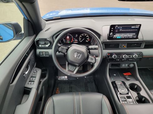 Certified 2025 Honda Pilot TrailSport image 11