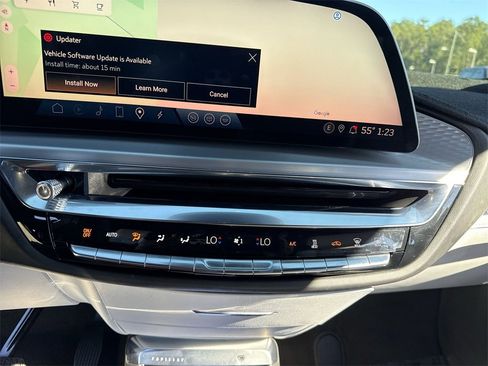 Used 2024 Cadillac Lyriq Luxury image 21