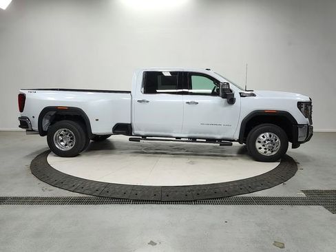 New 2026 GMC Sierra 3500 SLT w/ SLT Convenience Package AWD/4WD image 8