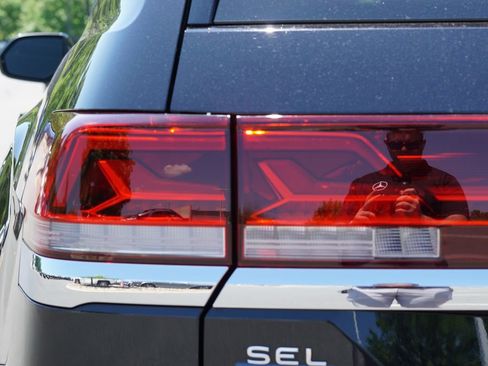 Used 2024 Volkswagen Atlas SEL AWD/4WD image 17