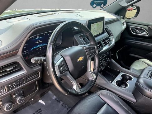 Used 2024 Chevrolet Suburban LT w/ Luxury Package RWD image 14