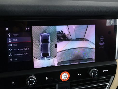 Certified 2026 Porsche Macan AWD/4WD image 17