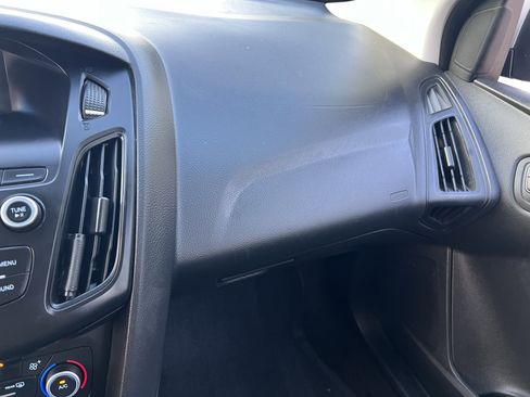 Used 2018 Ford Focus SE image 26