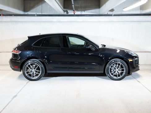 Certified 2024 Porsche Macan AWD/4WD image 8