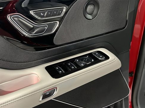 Used 2025 Lincoln Aviator Reserve w/ Illumination Package image 12