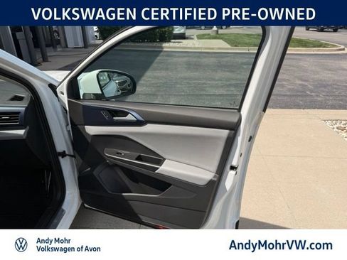 Used 2023 Volkswagen Taos SE w/ Black Wheel Package FWD image 17