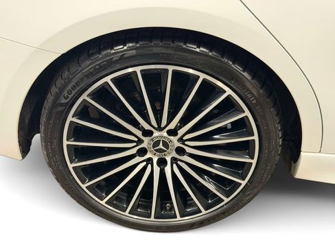 Used 2023 Mercedes-Benz C 300 4MATIC Sedan image 9