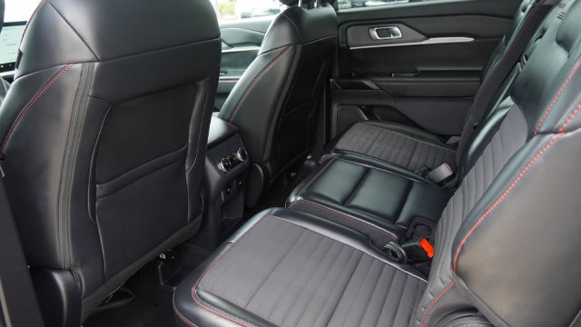 Used 2025 Ford Explorer ST-Line w/ ST-Line Street Pack AWD/4WD image 14